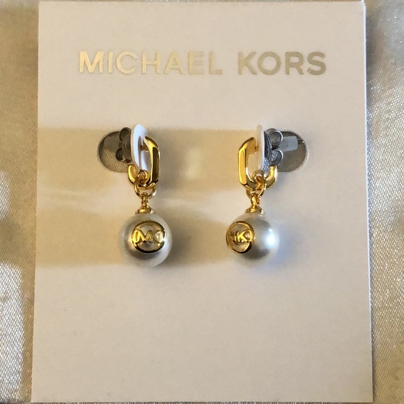 Michael Kors Gold Plated Huggie Hoop Earrings White Pearl Bead & MK Logo NWT - Picture 2 of 12
